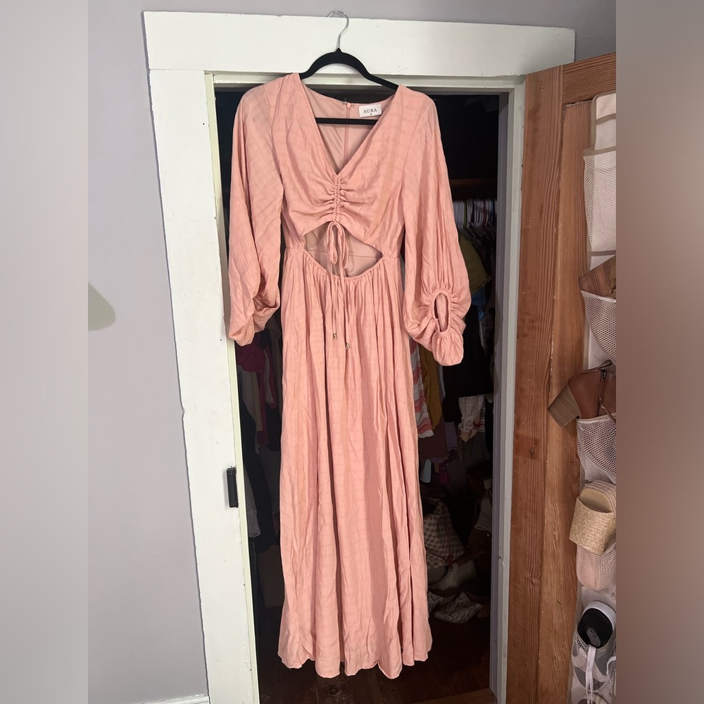 Maxi dress with cutout